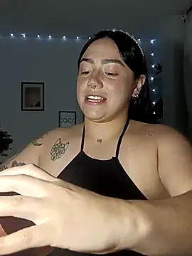 Snapshot of helena_smith chatting on 03.11.25 helena smith online show from 03.11.25