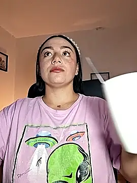 Snapshot of helena_smith chatting on 11.07.25 helena smith online show from 11.07.25