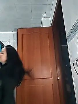 Snapshot of helena_smith chatting on 11.22.25 helena smith online show from 11.22.25