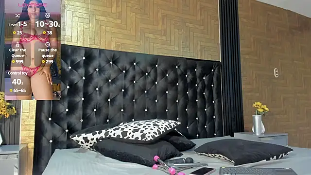 Snapshot of Laross25 chatting on 03.07.25 Laross25 online show from 03.07.25