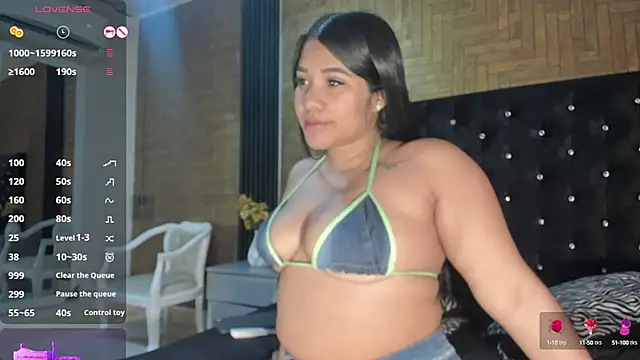 Snapshot of Laross25 chatting on 09.18.25 Laross25 online show from 09.18.25