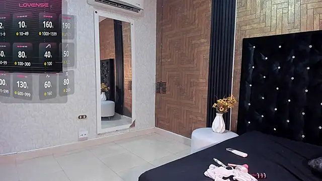 Snapshot of Laross25 chatting on 02.15.26 Laross25 online show from 02.15.26