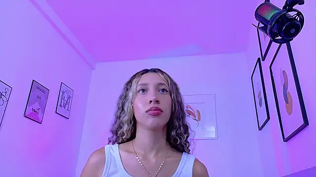 Snapshot of Beautifulskinny18 chatting on 07.14.26 Beautifulskinny18 online show from 07.14.26