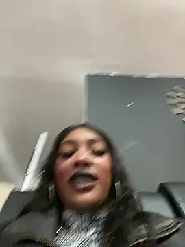 TIFFANYYSTAR online show from 10.22.25