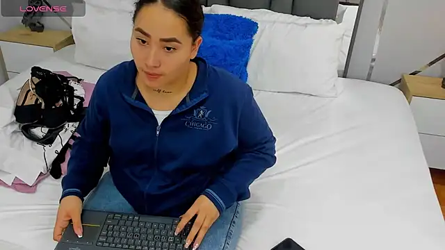 Ayla martinez online show from 02.05.25