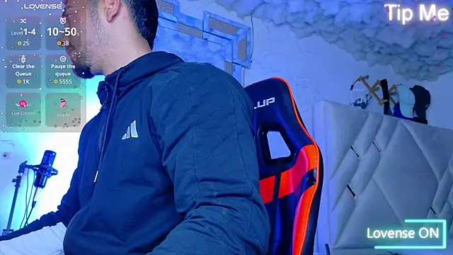 Snapshot of Rich_boy01 chatting on 11.04.25 Rich boy01 online show from 11.04.25