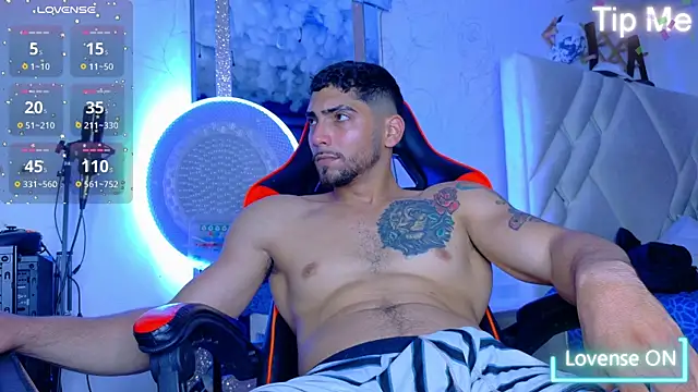 Snapshot of Rich_boy01 chatting on 11.17.25 Rich boy01 online show from 11.17.25