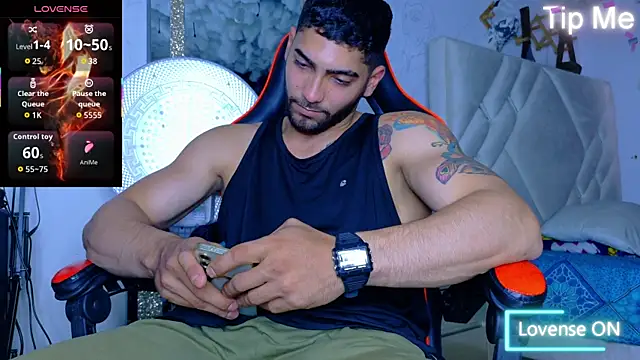 Snapshot of Rich_boy01 chatting on 12.04.25 Rich boy01 online show from 12.04.25