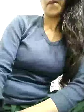 Snapshot of aarjulove chatting on 12.13.24 aarjulove online show from 12.13.24