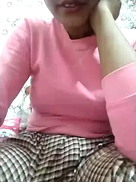 Snapshot of aarjulove chatting on 12.19.24 aarjulove online show from 12.19.24