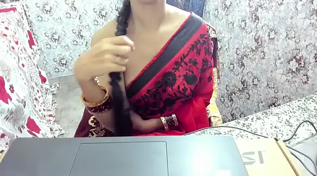 Snapshot of aarjulove chatting on 12.21.24 aarjulove online show from 12.21.24