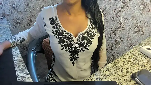 Snapshot of aarjulove chatting on 02.10.25 aarjulove online show from 02.10.25