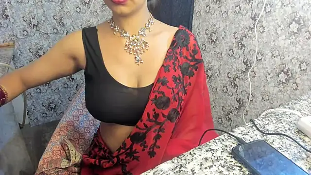 Snapshot of aarjulove chatting on 02.25.25 aarjulove online show from 02.25.25