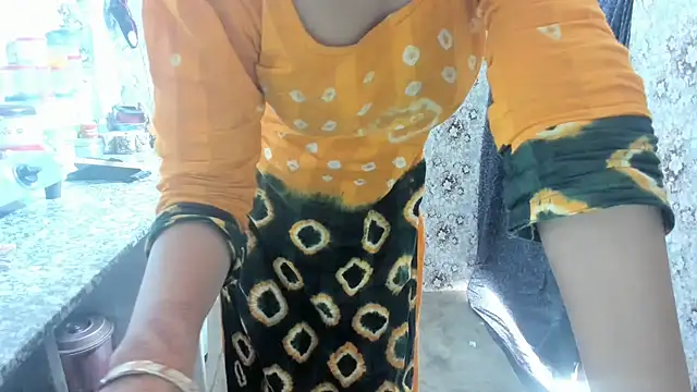 Snapshot of aarjulove chatting on 03.15.25 aarjulove online show from 03.15.25