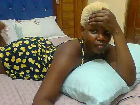 Snapshot of Bootylicious- chatting on 10.22.25 Bootylicious- online show from 10.22.25