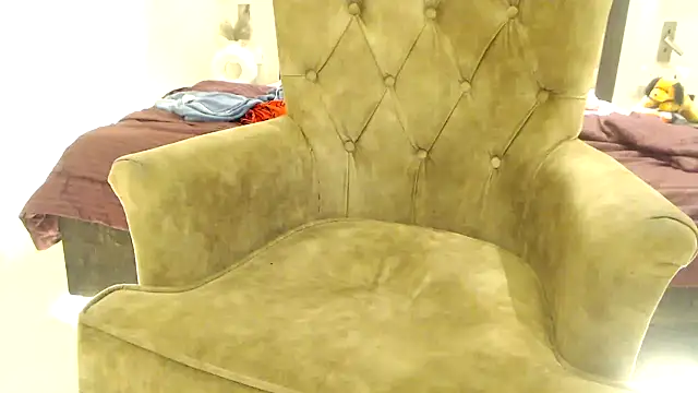 Snapshot of chhui_mui chatting on 12.08.24 chhui mui online show from 12.08.24