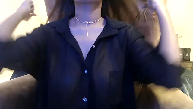 Snapshot of chhui_mui chatting on 02.20.25 chhui mui online show from 02.20.25