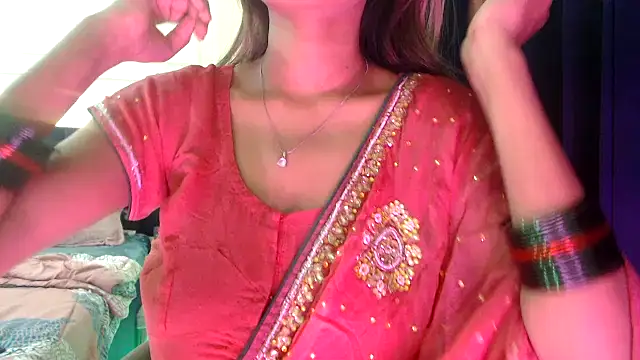 Snapshot of chhui_mui chatting on 10.26.25 chhui mui online show from 10.26.25