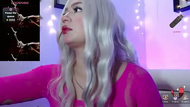 Snapshot of Sweet_Feeling chatting on 11.20.25 Sweet Feeling online show from 11.20.25