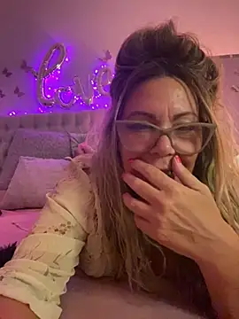 lolavalecuatro online show from 02.25.25