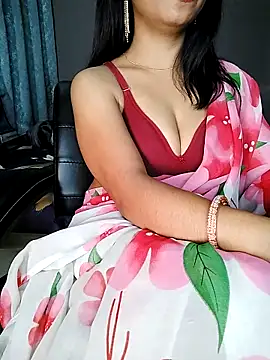 Snapshot of hot_Oliviaa chatting on 03.08.25 hot Oliviaa online show from 03.08.25