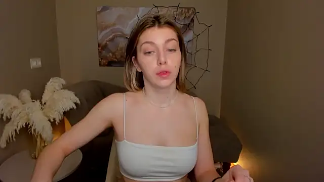 MollyMeltorr online show from 10.19.25