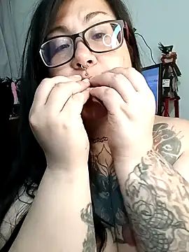 l1la Rav3n online show from 12.17.24