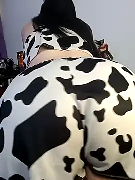 l1la Rav3n online show from 01.02.25