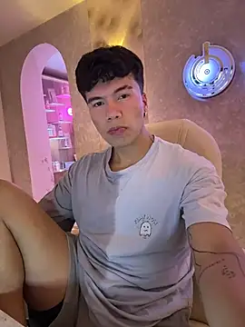 Logan smith1 online show from 11.04.25