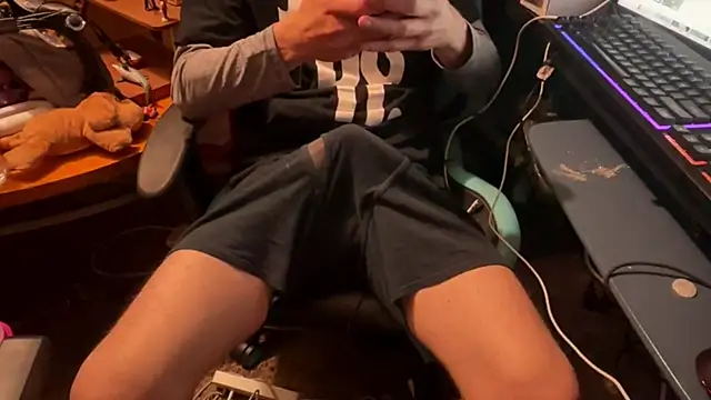 Snapshot of deadpi chatting on 11.26.25 deadpi online show from 11.26.25