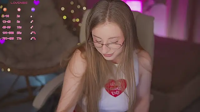 Snapshot of SilverrMoon chatting on 02.27.26 SilverrMoon online show from 02.27.26