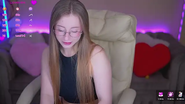 Snapshot of SilverrMoon chatting on 02.28.26 SilverrMoon online show from 02.28.26