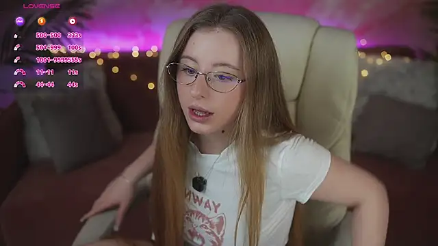 Snapshot of SilverrMoon chatting on 04.03.26 SilverrMoon online show from 04.03.26