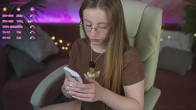 Snapshot of SilverrMoon chatting on 04.07.26 SilverrMoon online show from 04.07.26