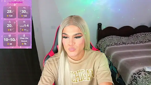 Snapshot of AllisonsweetZ chatting on 11.05.25 AllisonsweetZ online show from 11.05.25