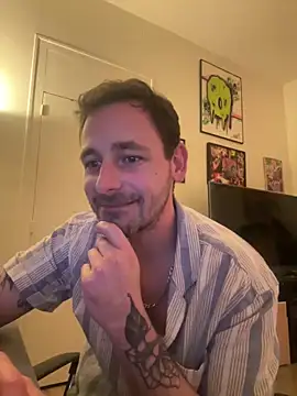 Snapshot of defbond420 chatting on 10.17.25 defbond420 online show from 10.17.25