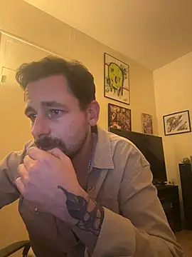 Snapshot of defbond420 chatting on 11.10.25 defbond420 online show from 11.10.25