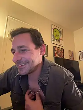 Snapshot of defbond420 chatting on 11.17.25 defbond420 online show from 11.17.25