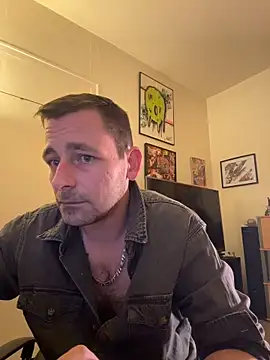 Snapshot of defbond420 chatting on 11.18.25 defbond420 online show from 11.18.25