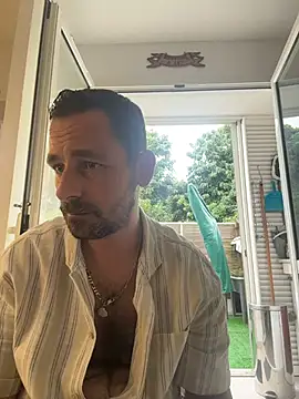 Snapshot of defbond420 chatting on 12.16.25 defbond420 online show from 12.16.25