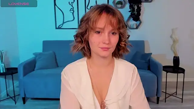 BritnieCute online show from 11.04.25