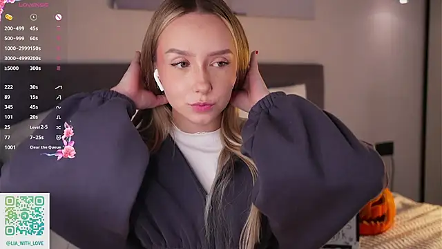 HollisBeckett online show from 10.17.25