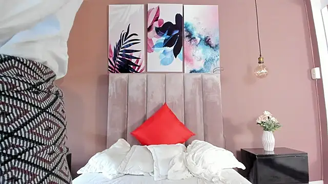 BellaClaiir online show from 02.22.25