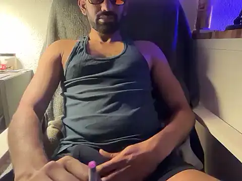 Snapshot of dominanthubby chatting on 07.08.26 dominanthubby online show from 07.08.26