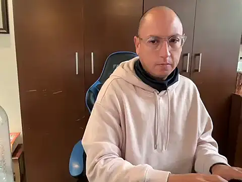 Snapshot of alanan881 chatting on 01.20.25 alanan881 online show from 01.20.25