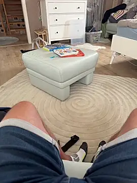 Snapshot of rundum40 chatting on 09.11.25 rundum40 online show from 09.11.25