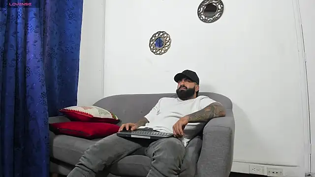 Snapshot of Lyon_vach chatting on 04.28.26 Lyon vach online show from 04.28.26