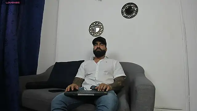 Snapshot of Lyon_vach chatting on 04.29.26 Lyon vach online show from 04.29.26