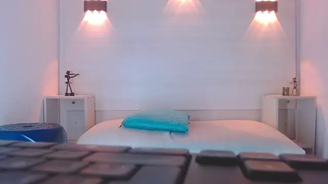 Molly Spears online show from 03.10.25