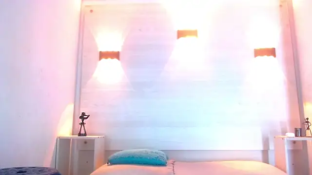 Molly Spears online show from 03.12.25